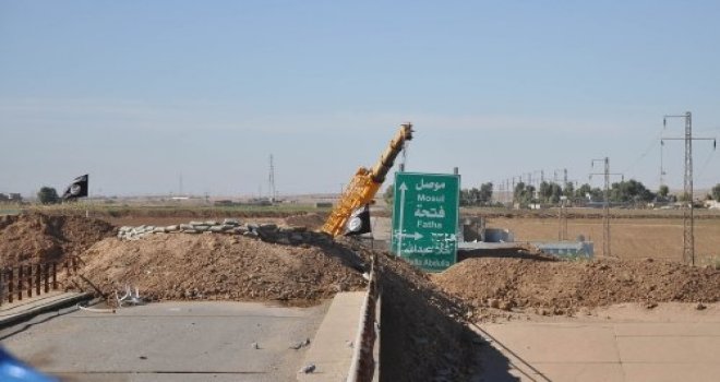 Peşmerge güçleri Arapların evlerini yıktı